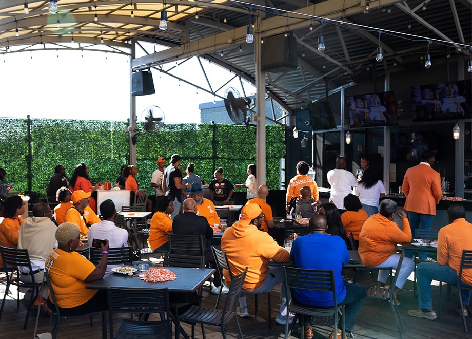 UT alumni gather to watch a game
