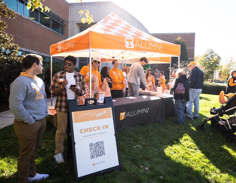 Student Alumni Associates work at an event on campus