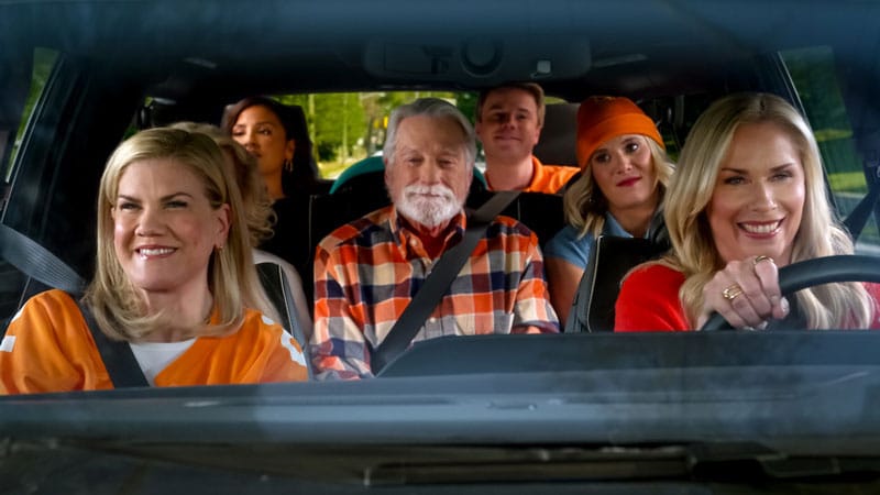 leanne-by-patrick-mcelhenney-netflix Leanne Morgan and other characters from her sitcom in a car.