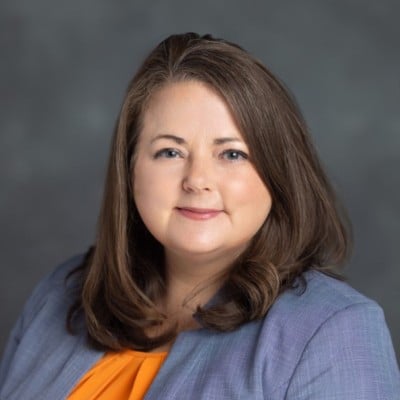 Headshot of Leslie Nack.